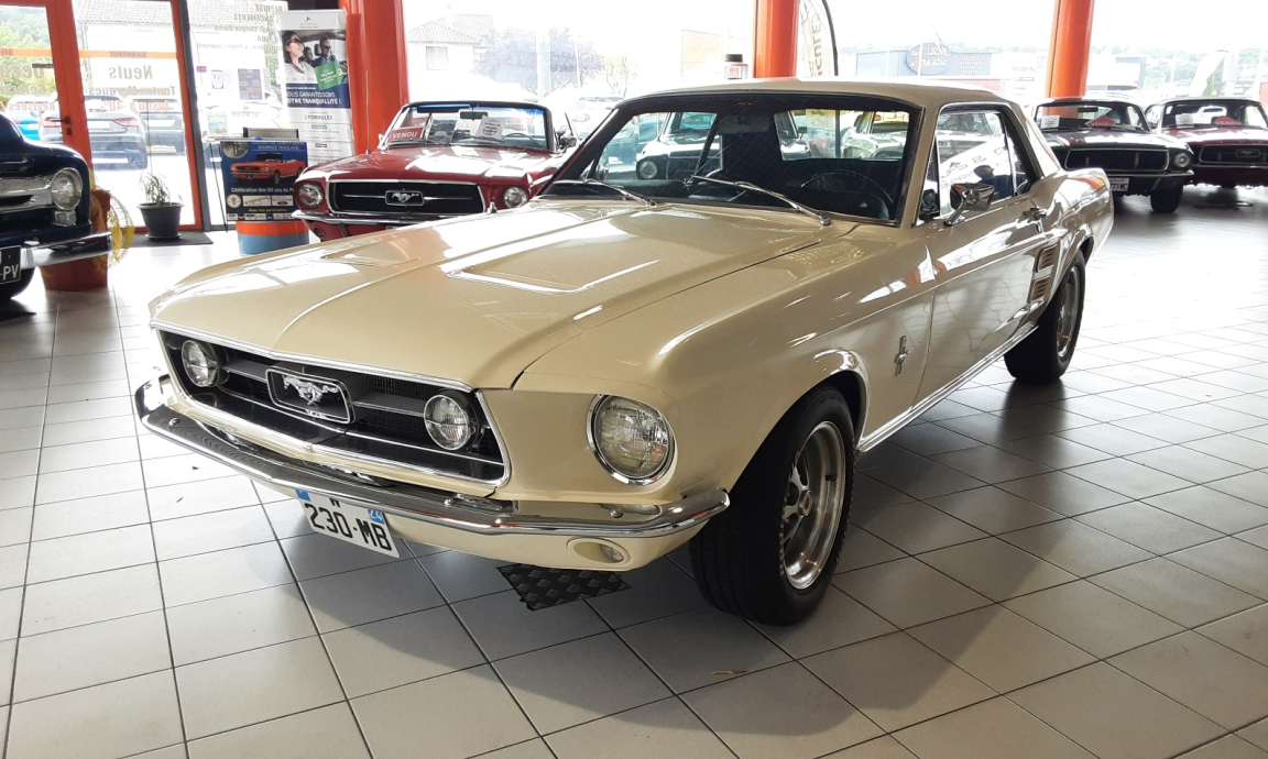 Ford Mustang COUPE BLANCHE 289 CI V8 1967 BOITE MECA