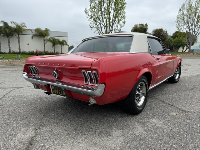 Ford Mustang - COUPE ROUGE TOIT VINYLE BLANC 289CI V8 1967
