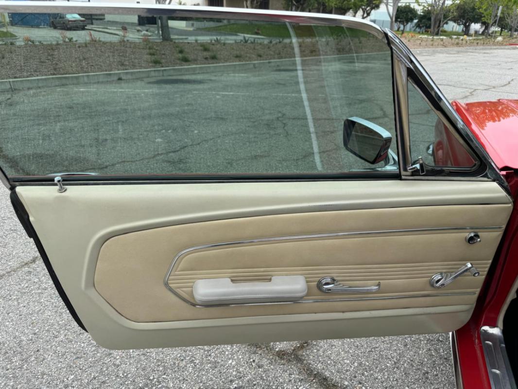 Ford Mustang - COUPE ROUGE TOIT VINYLE BLANC 289CI V8 1967