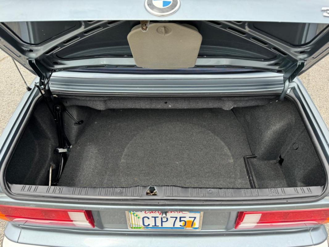 BMW Série 3 - 325 I E30 CABRIOLET BOITE MECA v6