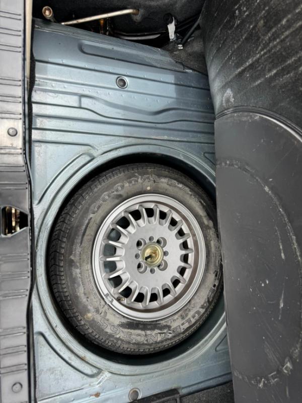 BMW Série 3 - 325 I E30 CABRIOLET BOITE MECA v6