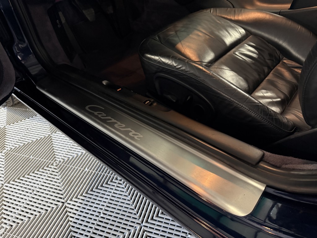 Porsche 911 - Type 996 3.6 Cabriolet 320ch Carrera BVM6