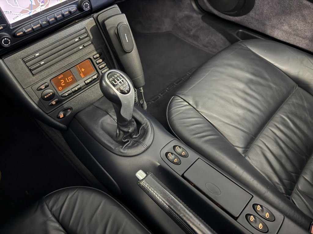 Porsche 911 - Type 996 3.6 Cabriolet 320ch Carrera BVM6