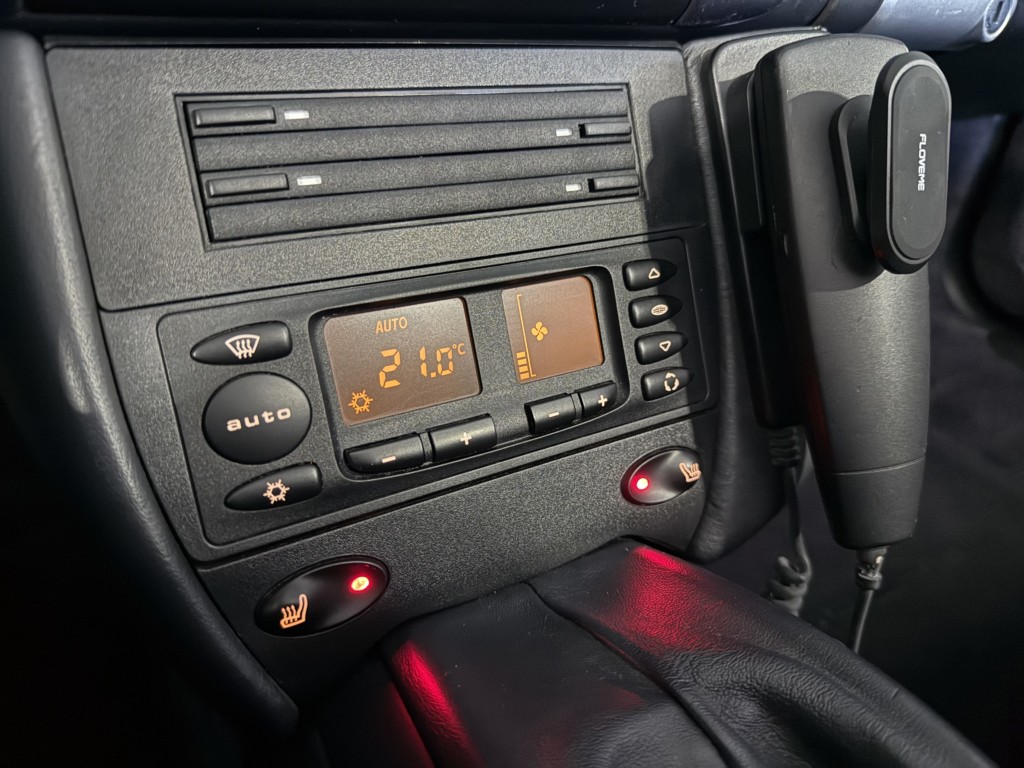 Porsche 911 - Type 996 3.6 Cabriolet 320ch Carrera BVM6