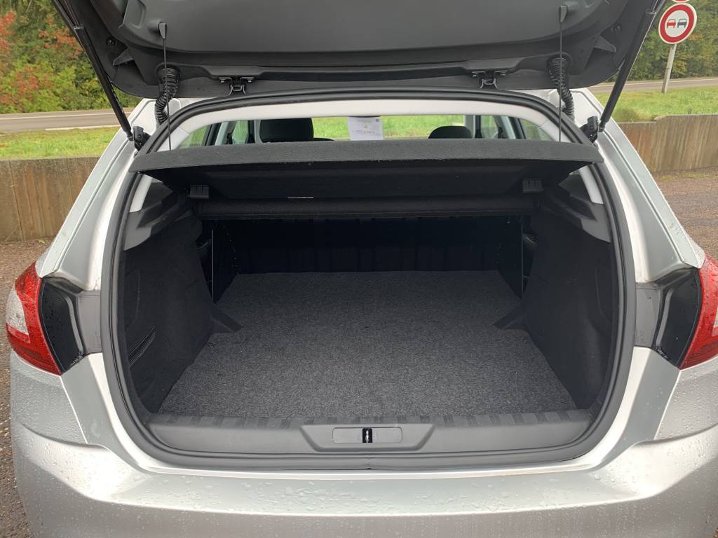 Peugeot 308 - Affaire II 1.6 BLUEHDI 100 S&S PREMIUM PACK