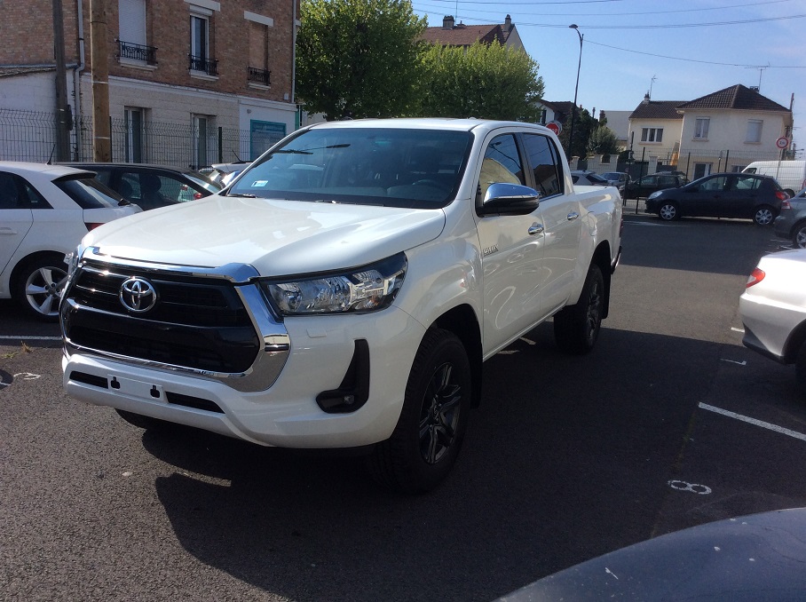 TOYOTA HILUX - IV 4WD 2.4 D-4D 150 DOUBLE CABINE (2024)