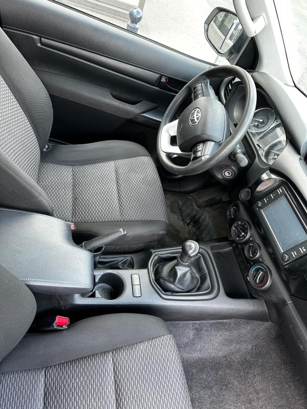 Toyota Hilux - IV 4WD 2.4 D-4D 150 SIMPLE CAB 4X4